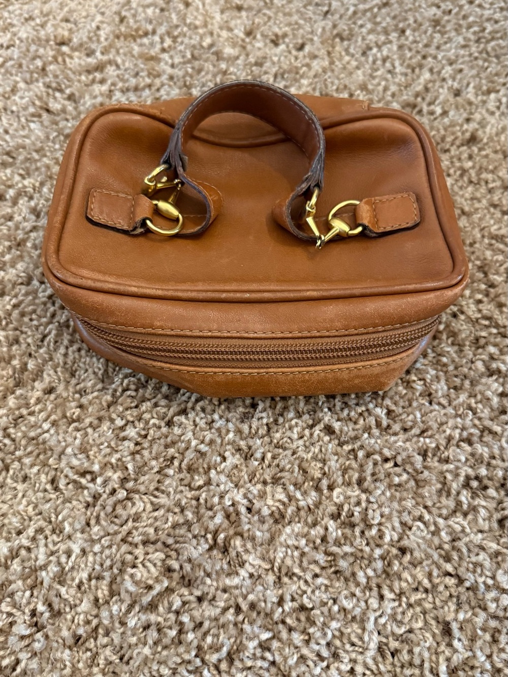 Vintage Gucci Small Tan Leather Travel Vanity Case with Gold Hardware